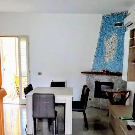 The Apricot House, Alle Porte Di *